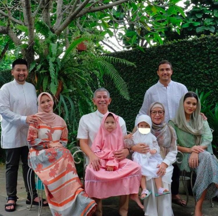 Instagram.com/_yourraisa