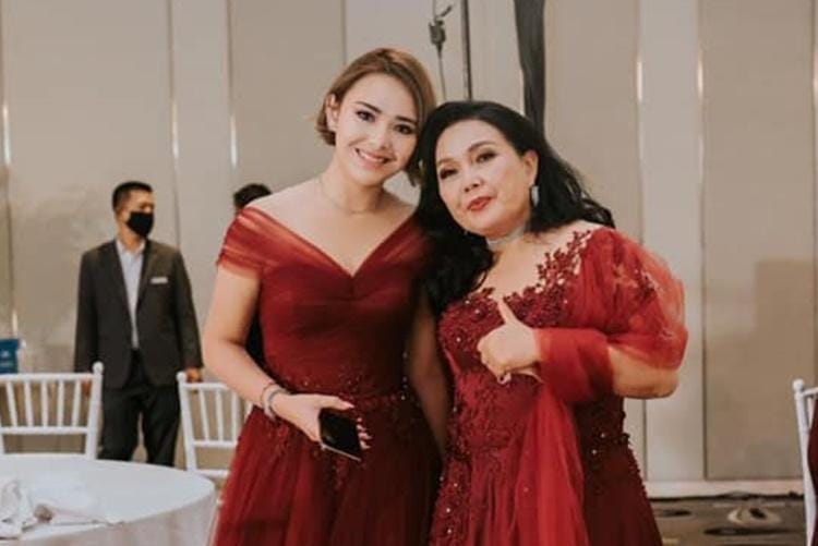 Facebook.com/henny.lugue