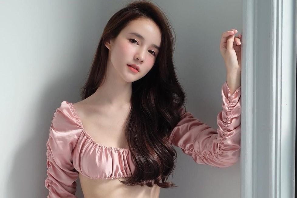 Gaya Seksi Yoshi Rinrada, Transgender Thailand yang Bikin Salfok
