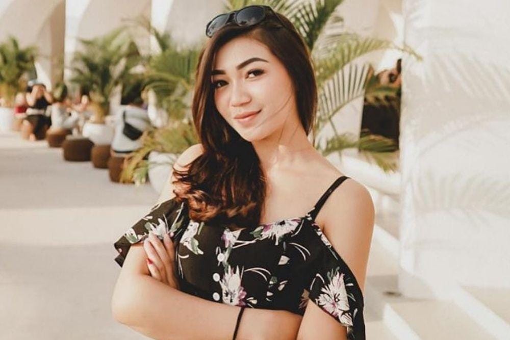 7 Potret Cyndyana Lorens, Adik Kris Hatta yang Resmi Jadi Mualaf