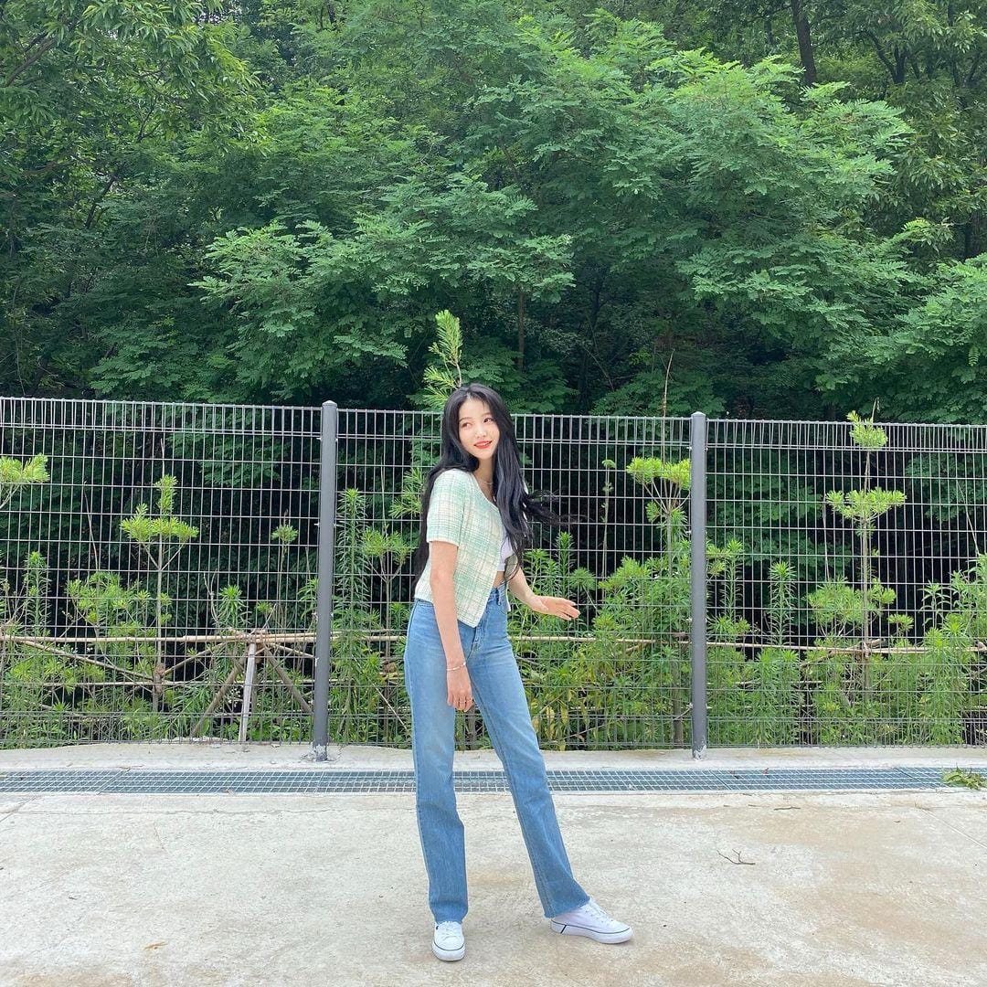 instagram.com/onedayxne