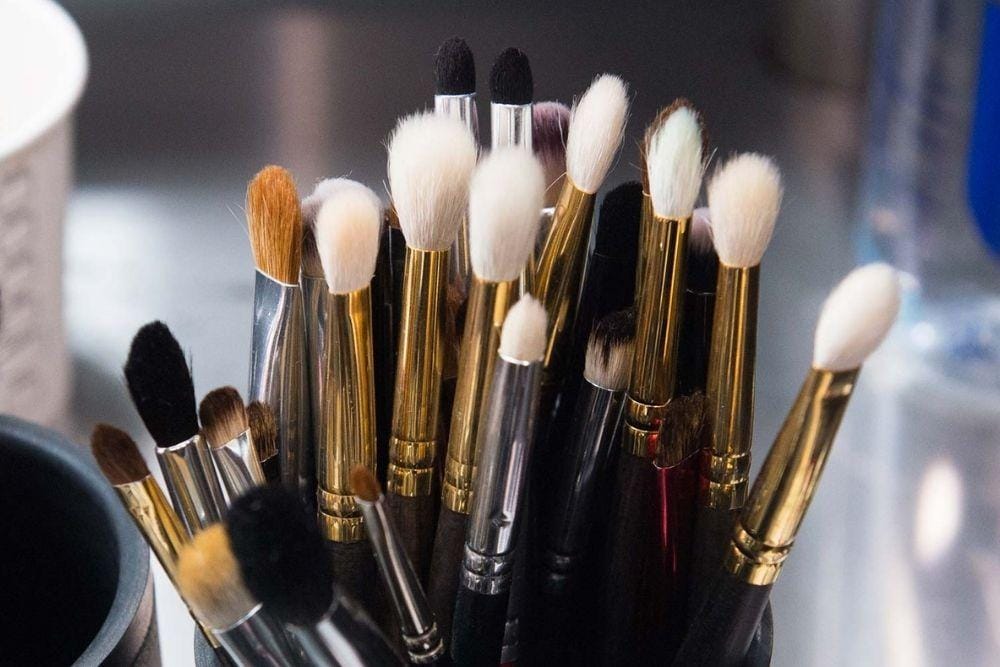 Cara Menyimpan Kosmetik Agar Awet dan Tahan Lama / marieclaire.co.uk