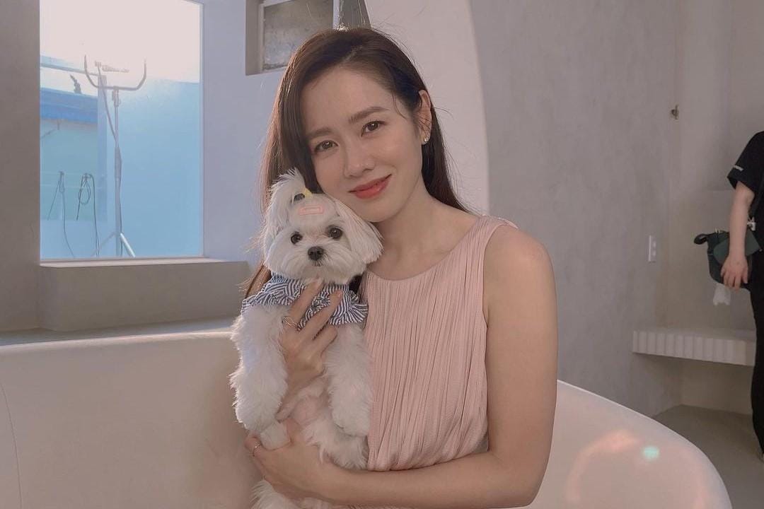 Begini Gaya Son Ye Jin, Artis Korea yang Bikin Hyun Bin jadi 'Bucin'