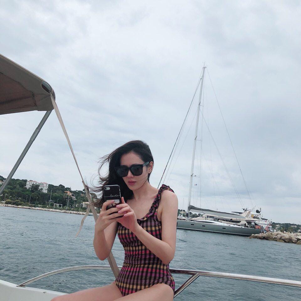 instagram.com/yejinhand