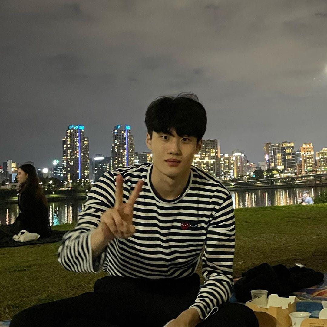 instagram.com/hwang.sunwoo