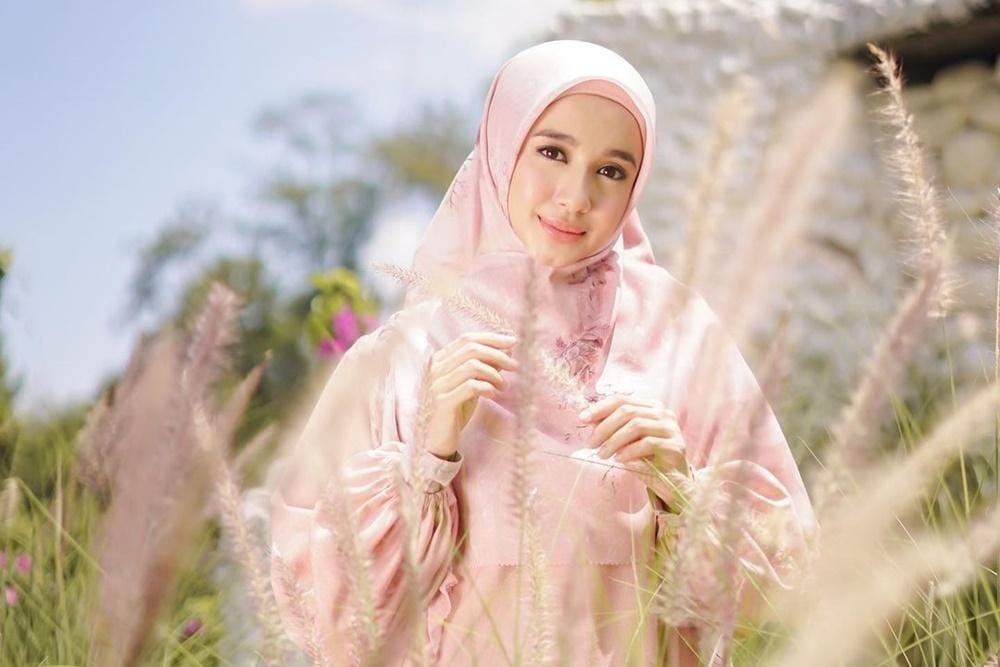 Cerai Tanpa Anak, 10 Artis Wanita Ini Tetap Bahagia Hidup Sendiri