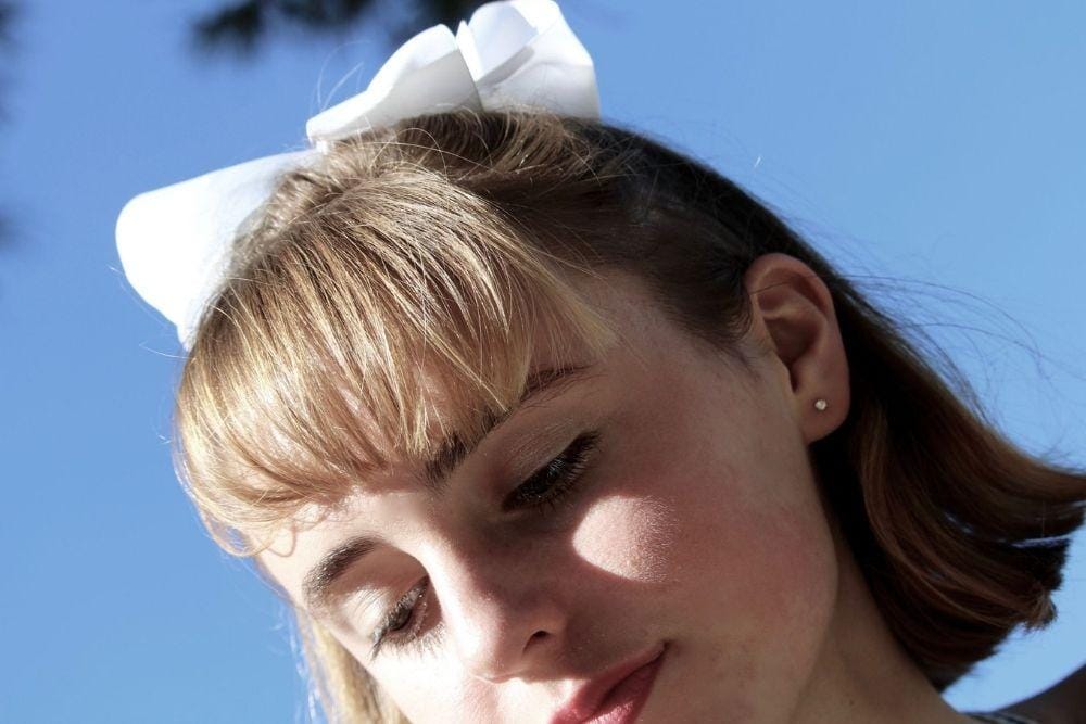 Cara Memotong Poni Sendiri di Rumah/ asiatatler.com