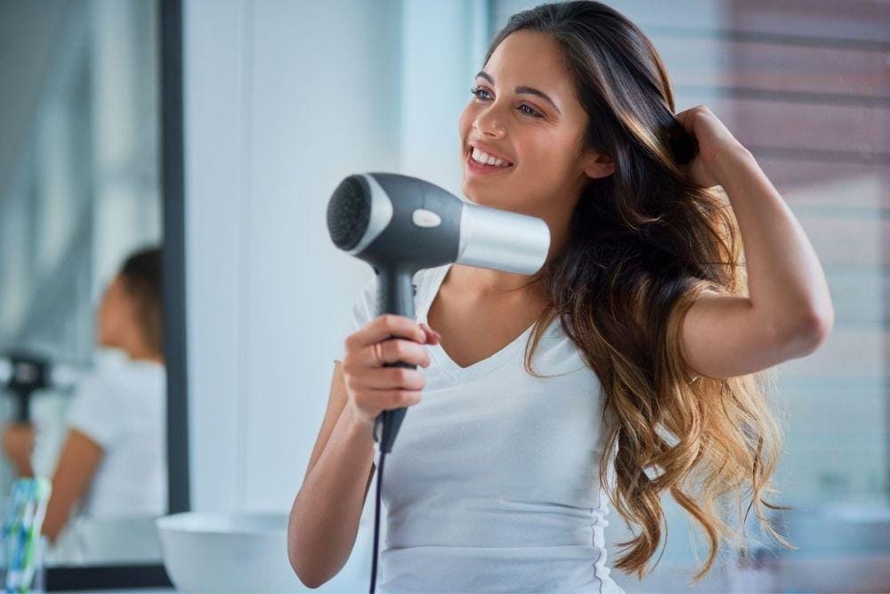 Cara Memotong Poni Sendiri di Rumah/ prevention.com