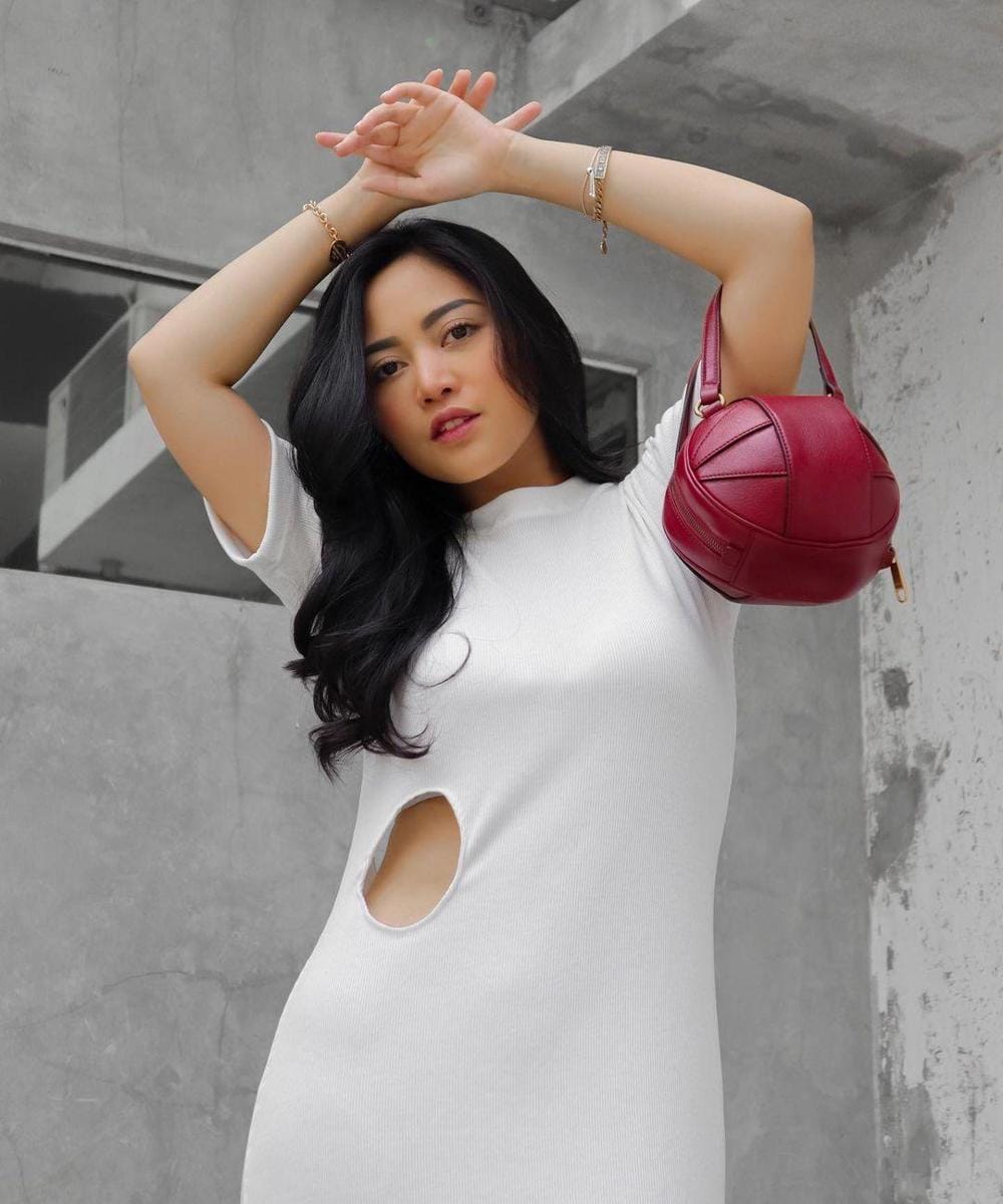 instagram.com/rachelvennya