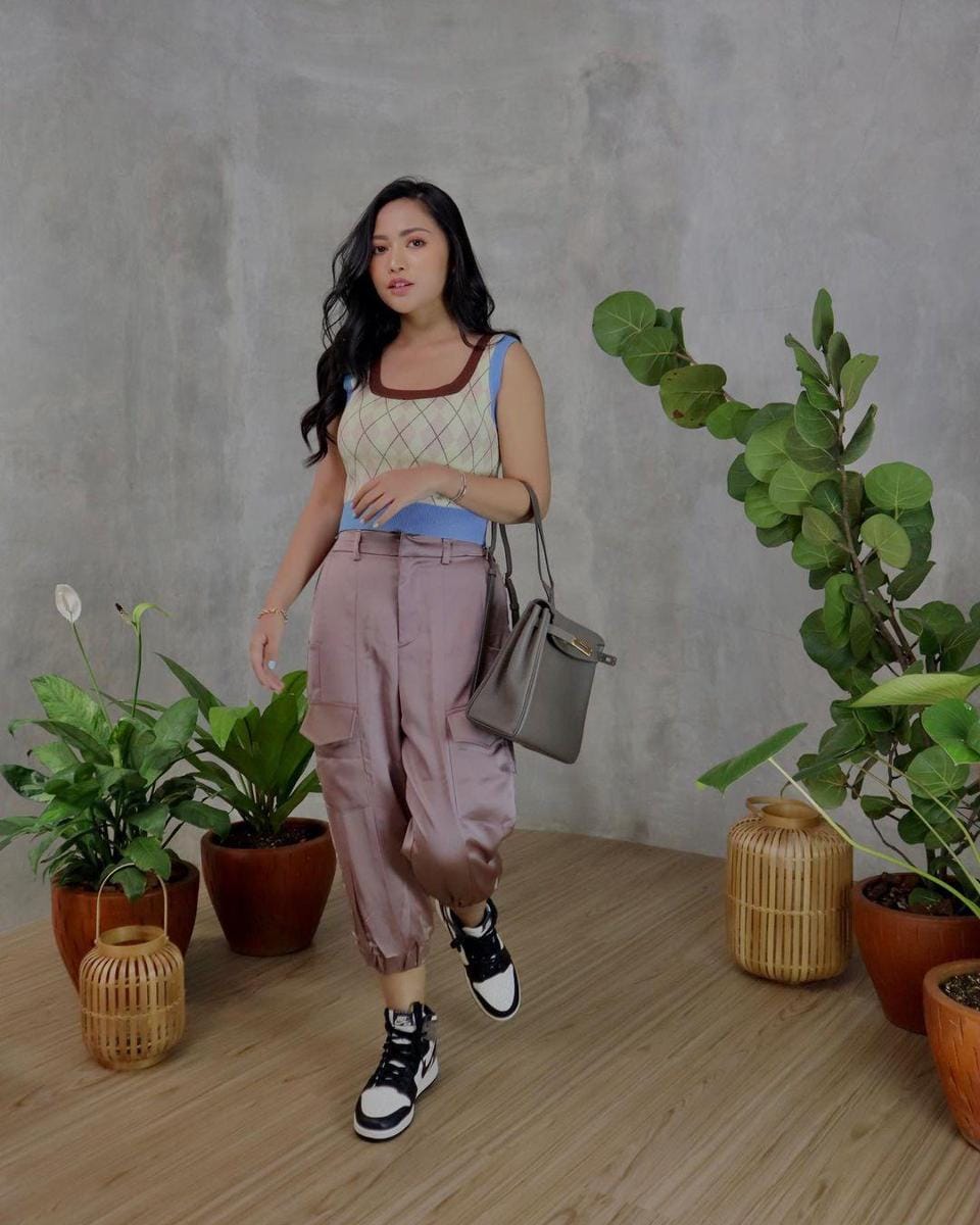 instagram.com/rachelvennya