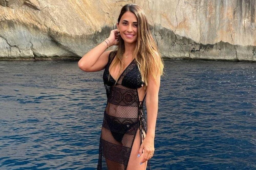 7 Pesona Antonela Roccuzzo, Istri Lionel Messi yang Seksi