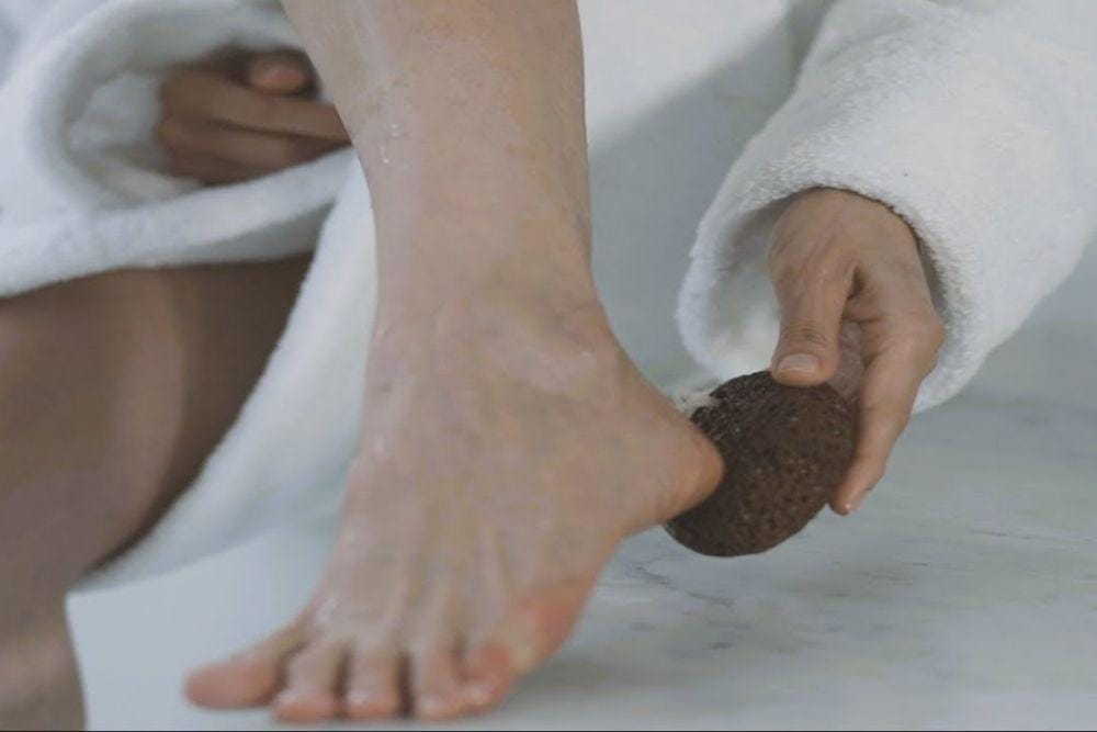 Cara Alami Menghaluskan Kulit Kaki/ youtube.com