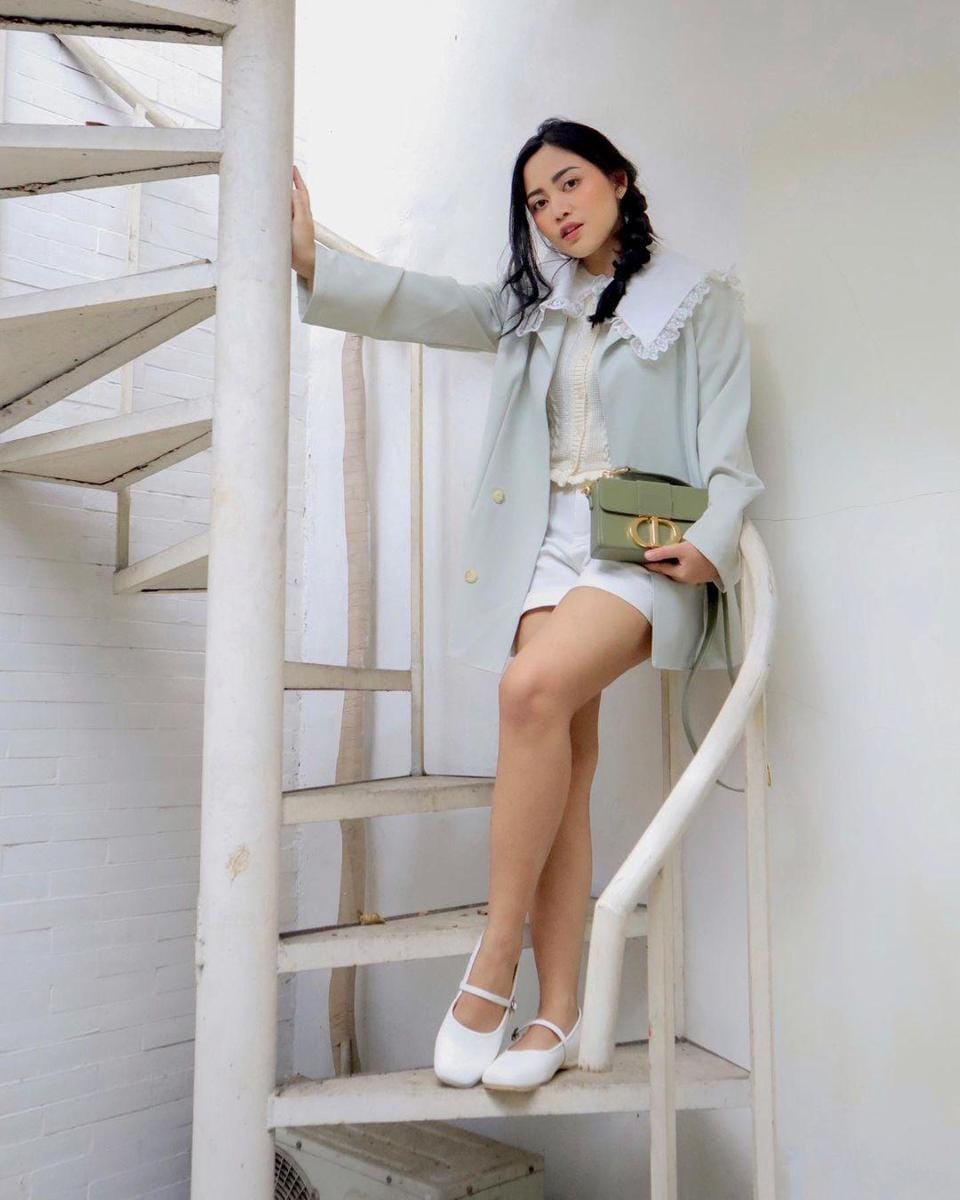 instagram.com/rachelvennya