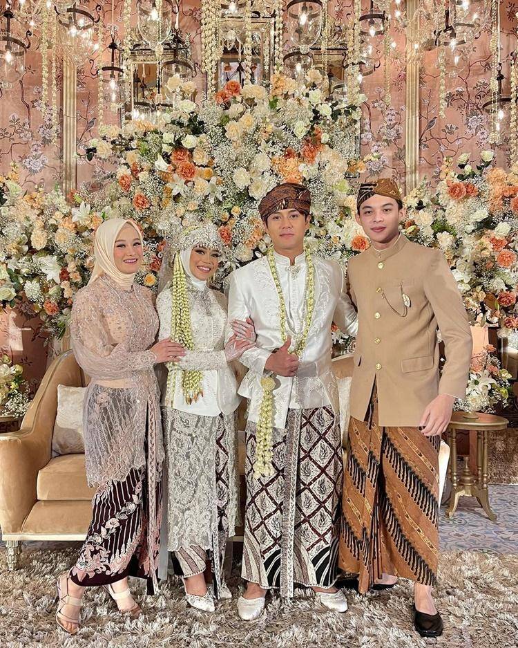 Instagram.com/dindahw