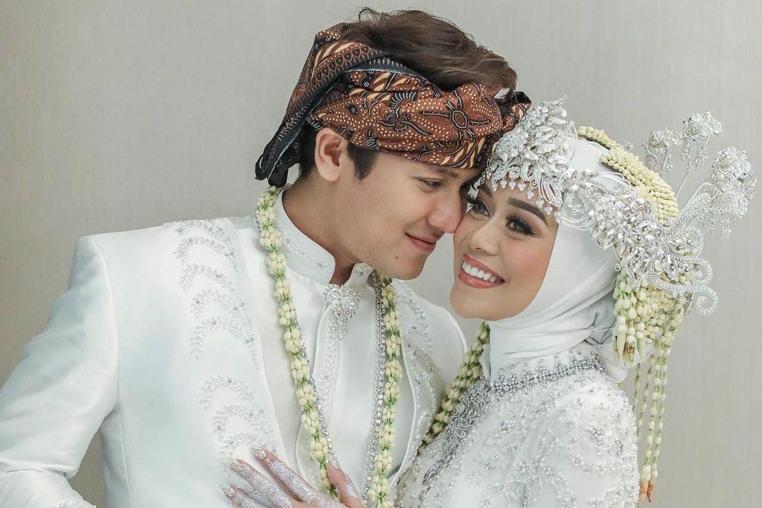 Busana Pernikahan Lesty Kejora & Rizky Billar, Pre-Wedding sampai Akad