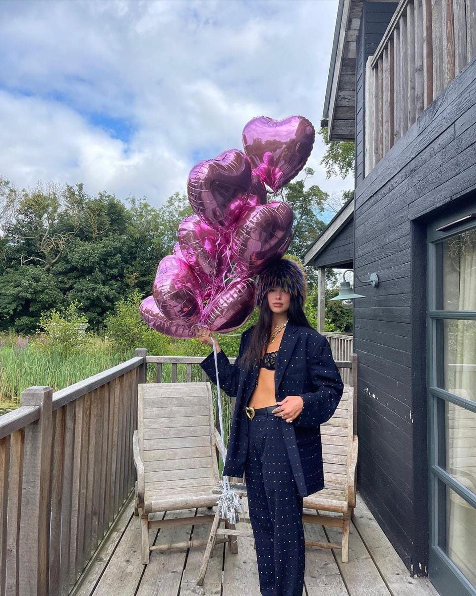 instagram.com/dualipa