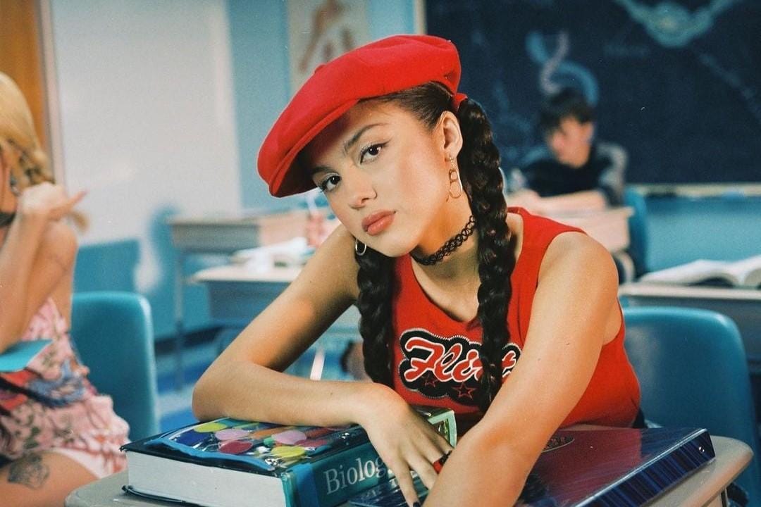 Gaya Olivia Rodrigo di Video Klip 'Brutal', Berani Tampil Beda!