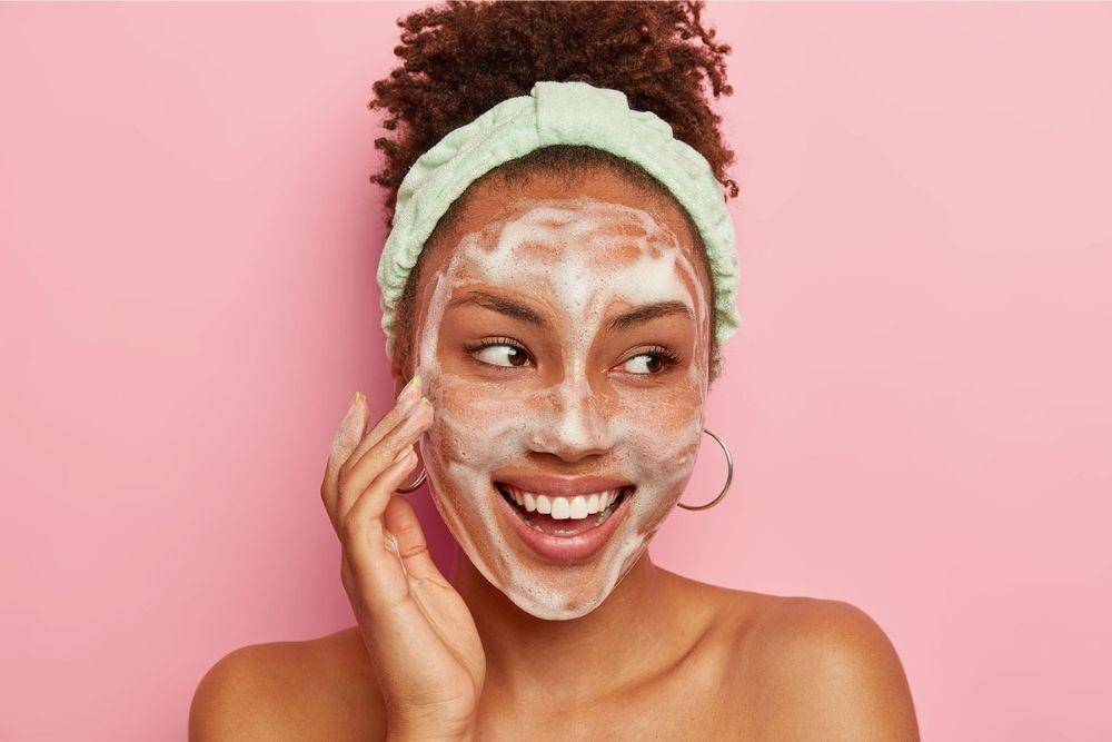 tips double cleansing untuk kulit berjerawat/ pleijsalon.com