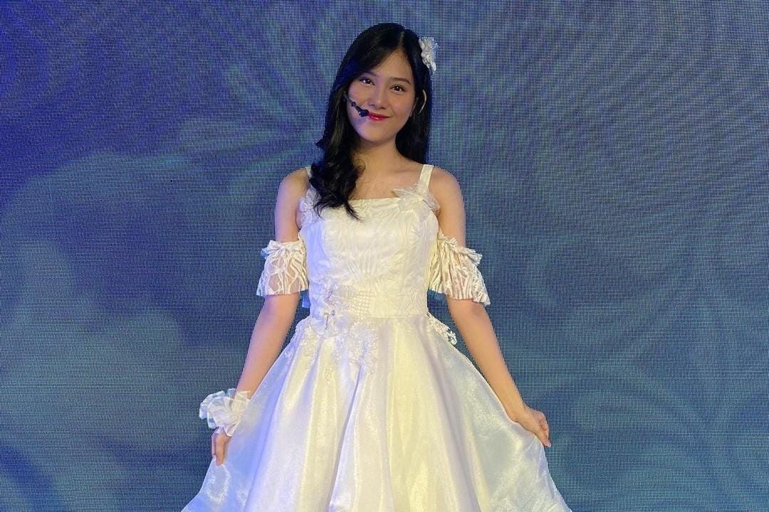 Gaya Chika, Member JKT48 yang Dapat Sanksi Usai Foto Mesra