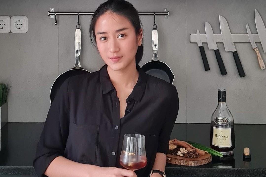 Suka Tampil Boyish, Begini Gaya Chef Renatta saat Pakai Gaun