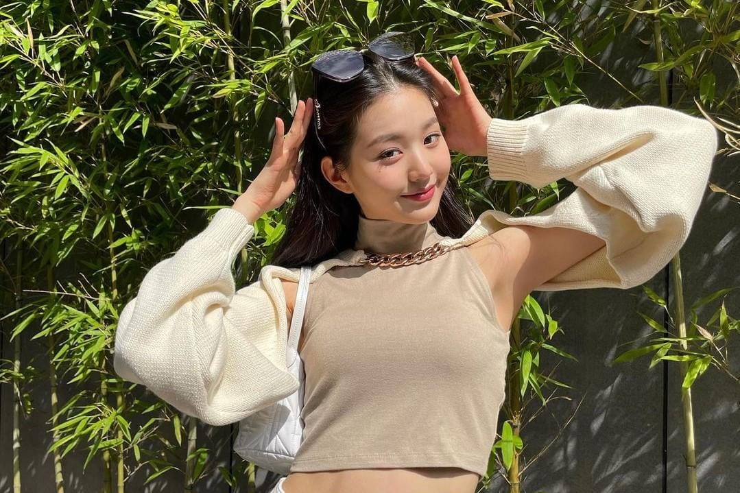 Seperti Boneka, Jang Wonyoung Tampil Manis sebagai Model Miu Miu