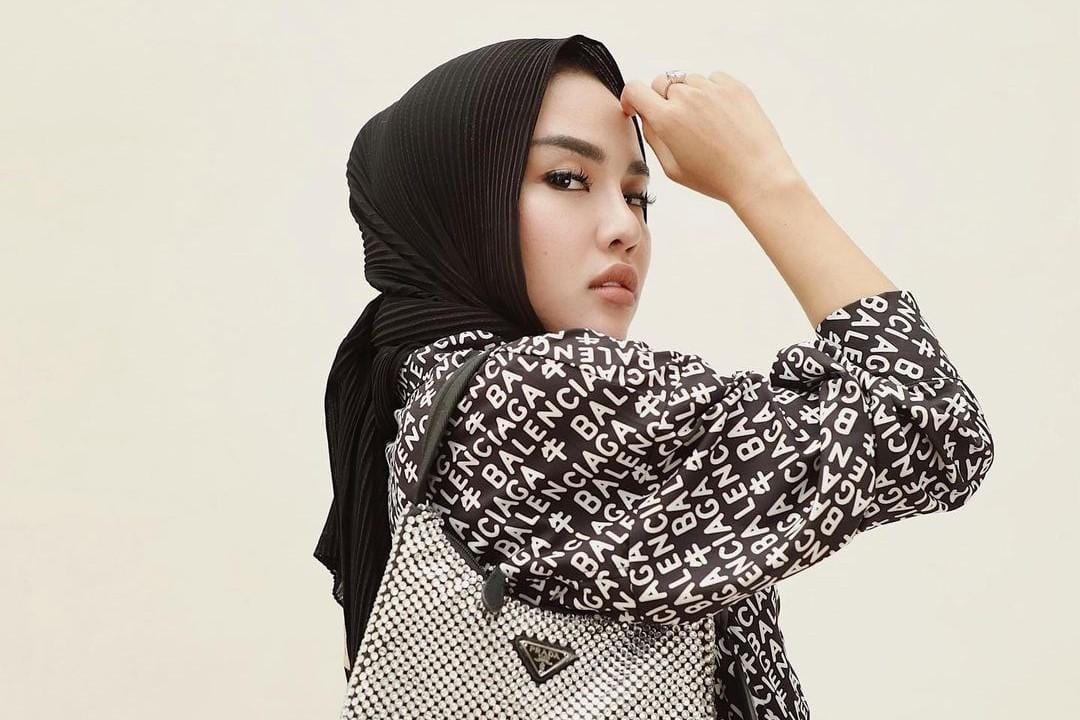 Intip Gaya Mewah Medina Zein yang Hobi Pakai Barang Branded