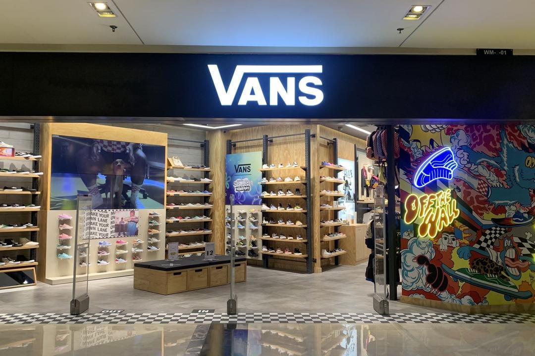 Mural Tema Ibukota Karya Ykha Amels di Gerai Vans Grand Indonesia