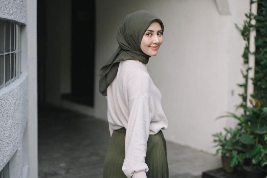 Begini Gaya Rara Nawangsih, 'Ibu Kandung' Amanda Manopo yang Viral