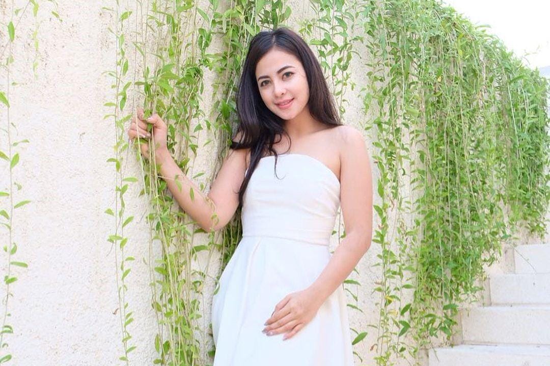 Gaya Hana Kartika, Cewek yang Nikahi Mantan Suami Ayu Ting Ting