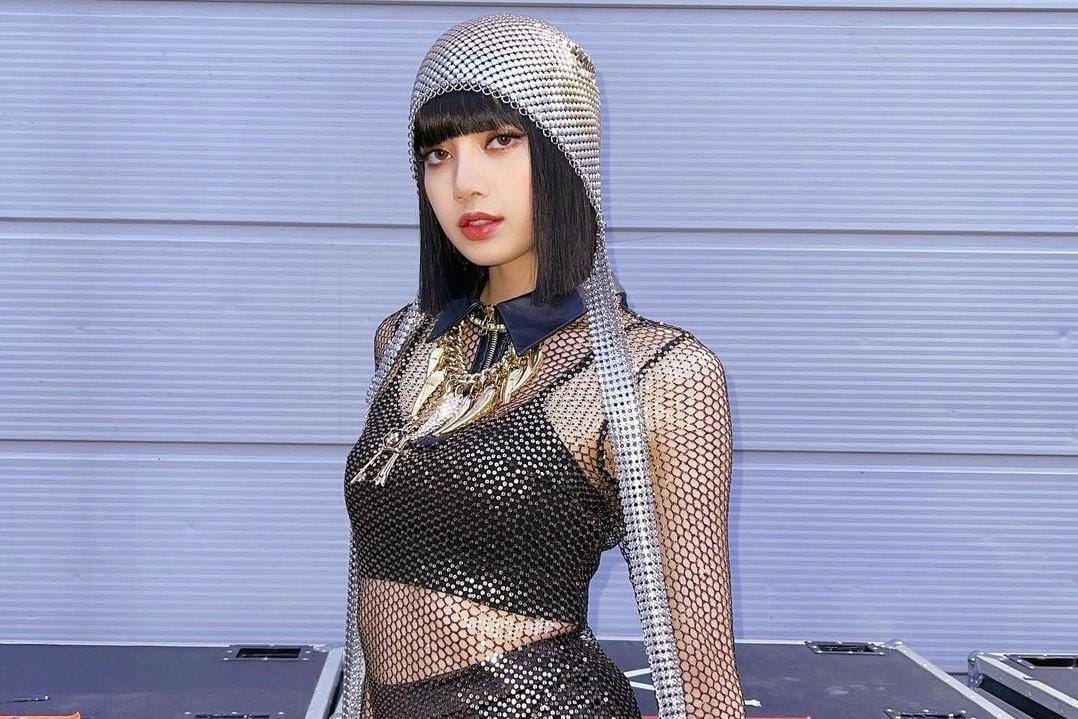 Intip Gaya Kece Lisa BLACKPINK saat Promosi Solo Debut 'Lalisa'