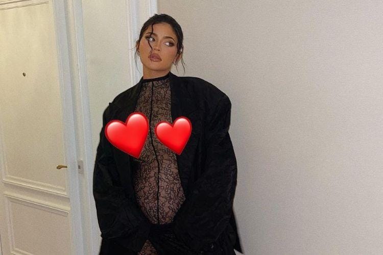 Terlalu Tipis, Kylie Jenner Hampir Perlihatkan 'Itunya' di Depan Umum