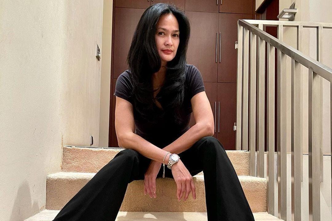 Gaya Donna Harun di Usia 53 Tahun, Tunjukkan Lekuk Tubuh di Medsos
