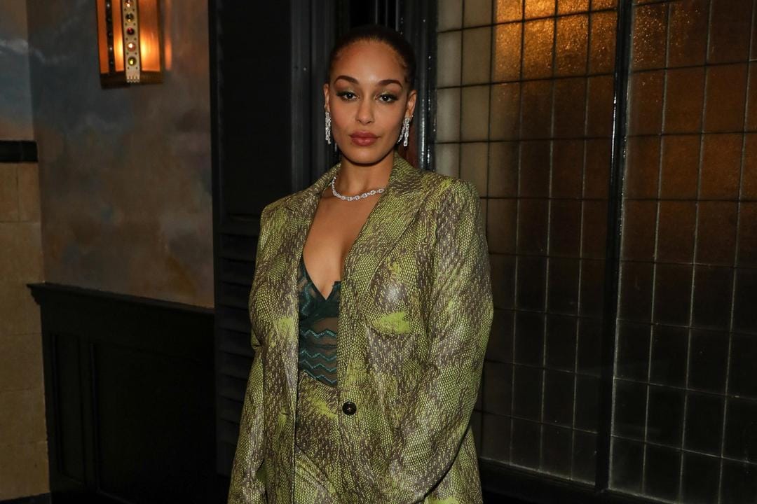 Gaya Terbaik Para Seleb yang Hadir di London Fashion Week