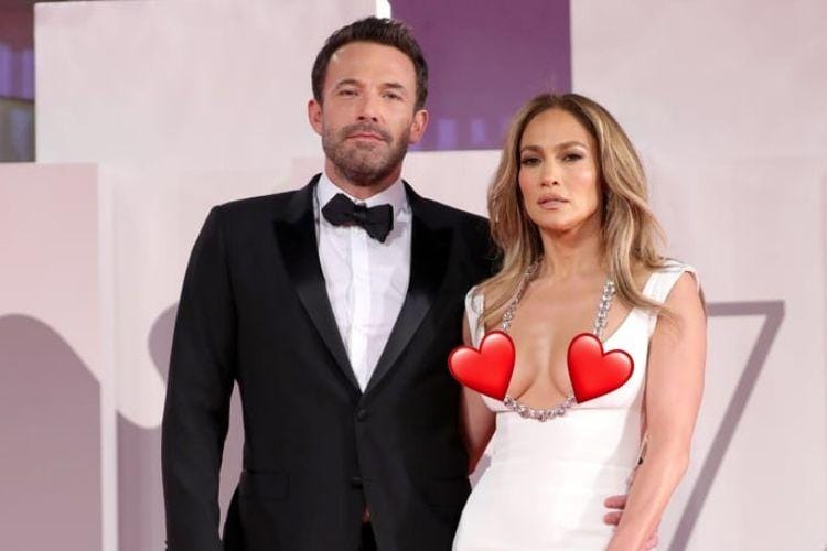 Jennifer Lopez Umbar Payudara di Karpet Merah Bareng Pacar