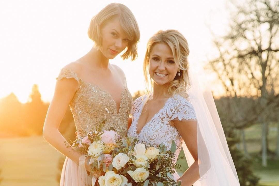 Begini Gaya Seleb Hollywood saat Jadi Bridesmaid, Ikut Curi Perhatian