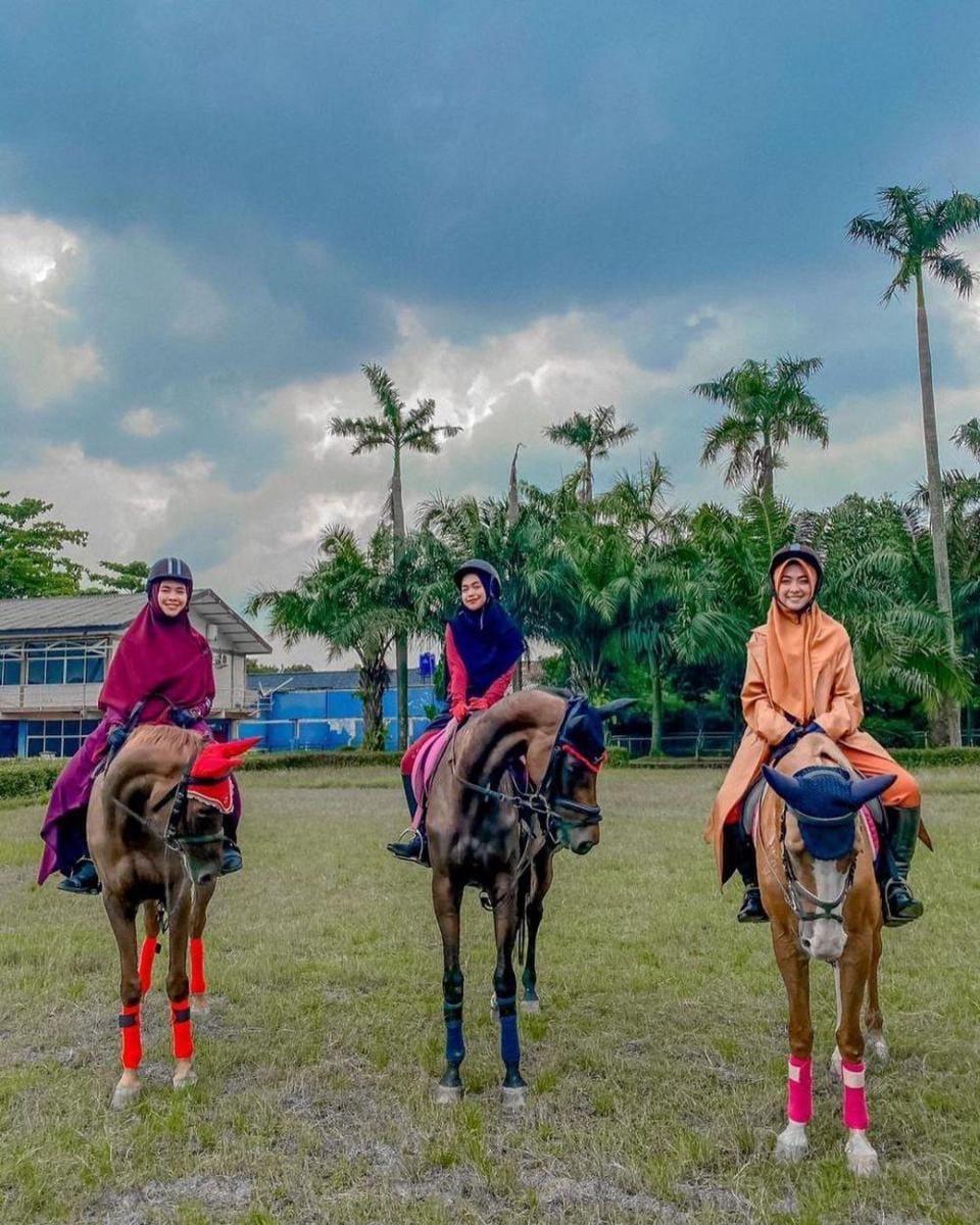 Instagram.com/riaricis1795