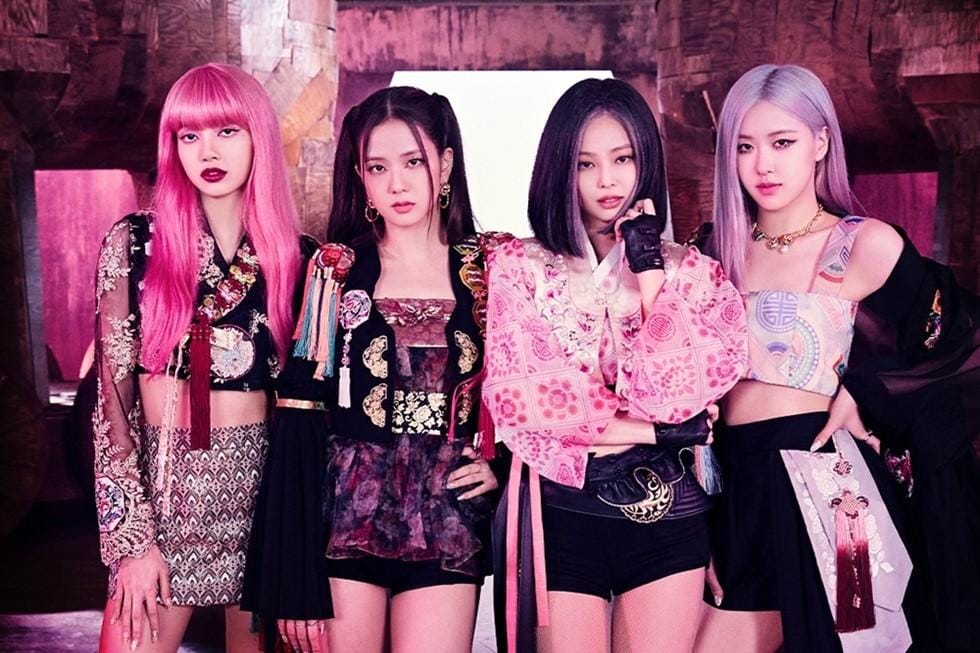 Gaya Para K-Idol Pakai Hanbok di Atas Panggung, Totalitas Semua!
