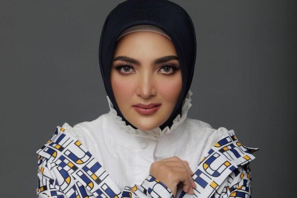 Intip Pesona Ashanty Ketika Kenakan Hijab
