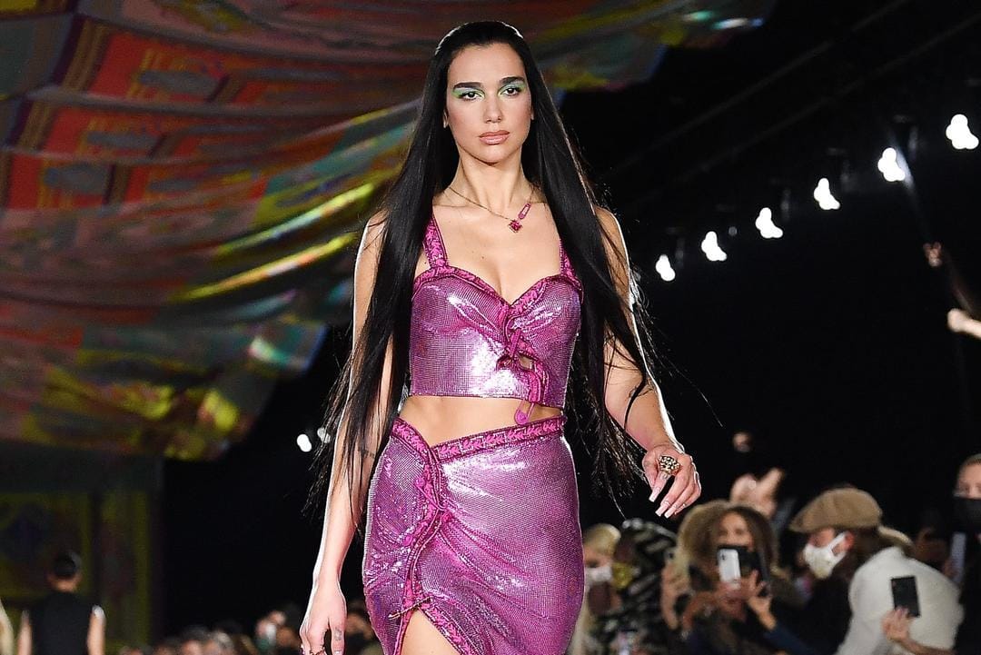 Gaya Para Seleb di Milan Fashion Week, Dua Lipa hingga Naomi Campbell 