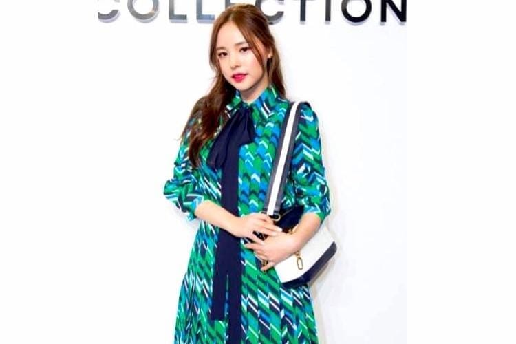 Nggak Hanya Modis, Ini Bukti Min Hyo Rin juga Suka Pakai Tas Branded