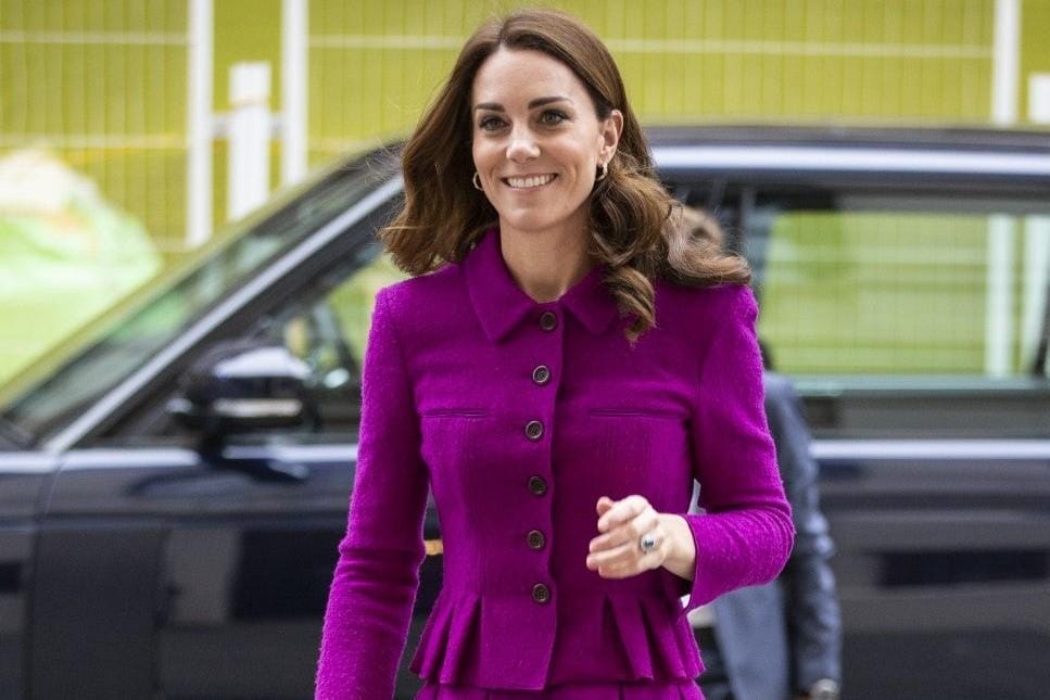 10 Gaya Kate Middleton Kenakan Busana Warna Cerah, Elegan Maksimal