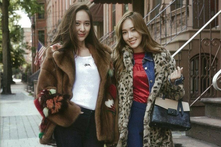 Intip Gaya Modis Jessica dan Krystal, Kakak-Adik yang Hobi Traveling