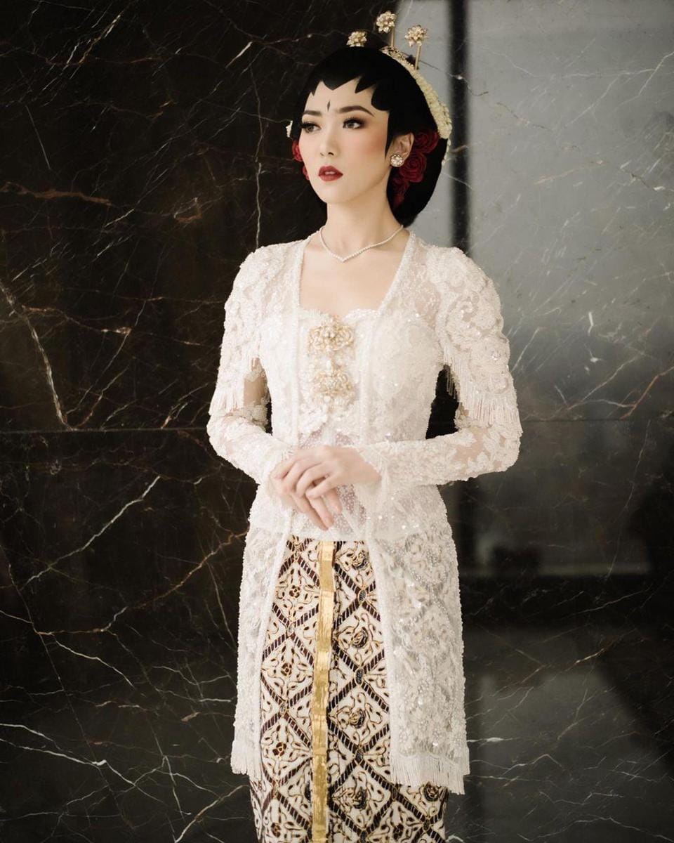 instagram.com/isyanasarasvati