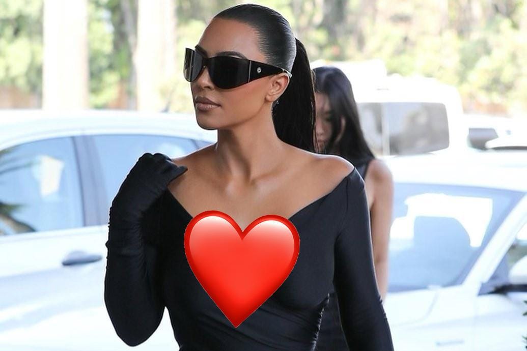 Potret Kim Kardashian Pakai Baju Seksi Ketat, Tonjolkan 'Aset'
