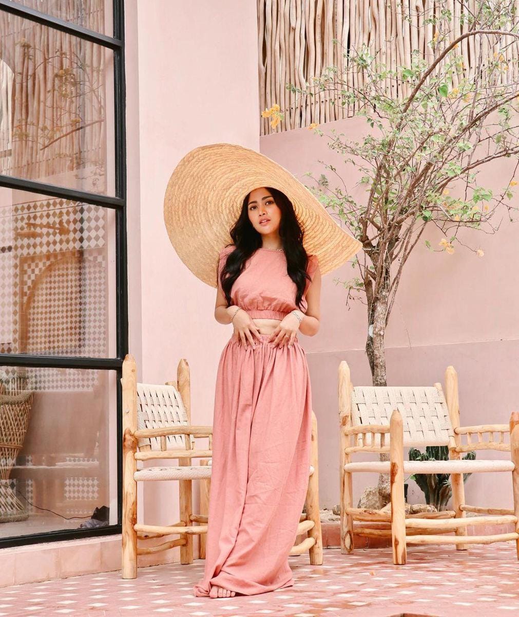 instagram.com/rachelvennya