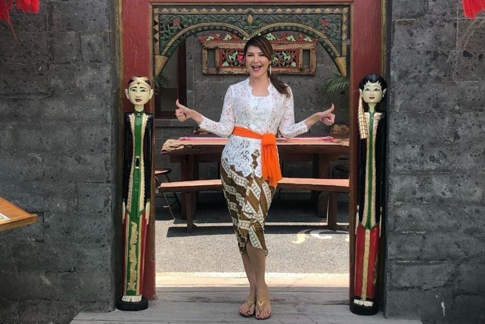 Deretan Gaya Tamara Bleszynski Pakai Kebaya Bali, Bikin Terpana!