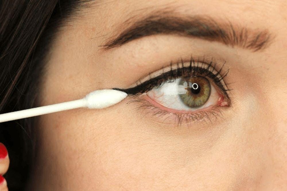 Cara Memakai Eyeliner yang Mudah Untuk Pemula / pinterest.com