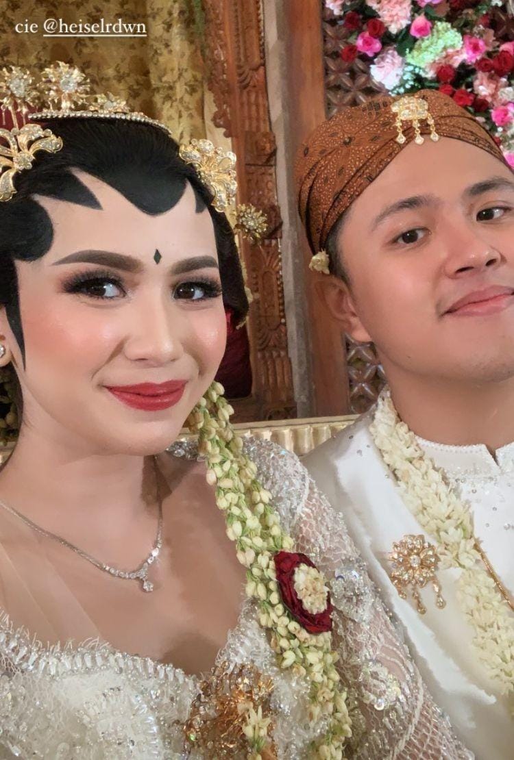 Instagram.com/ashzahrantiara