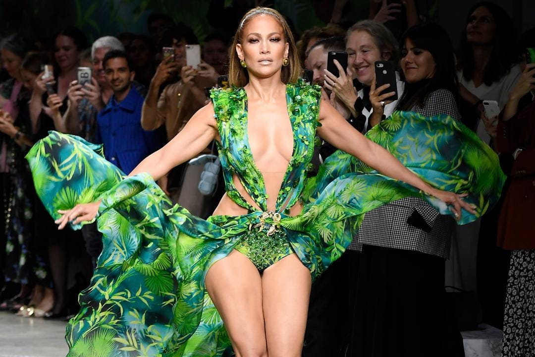 10 Selebriti yang Pernah Tampil di Runway Desainer Ternama