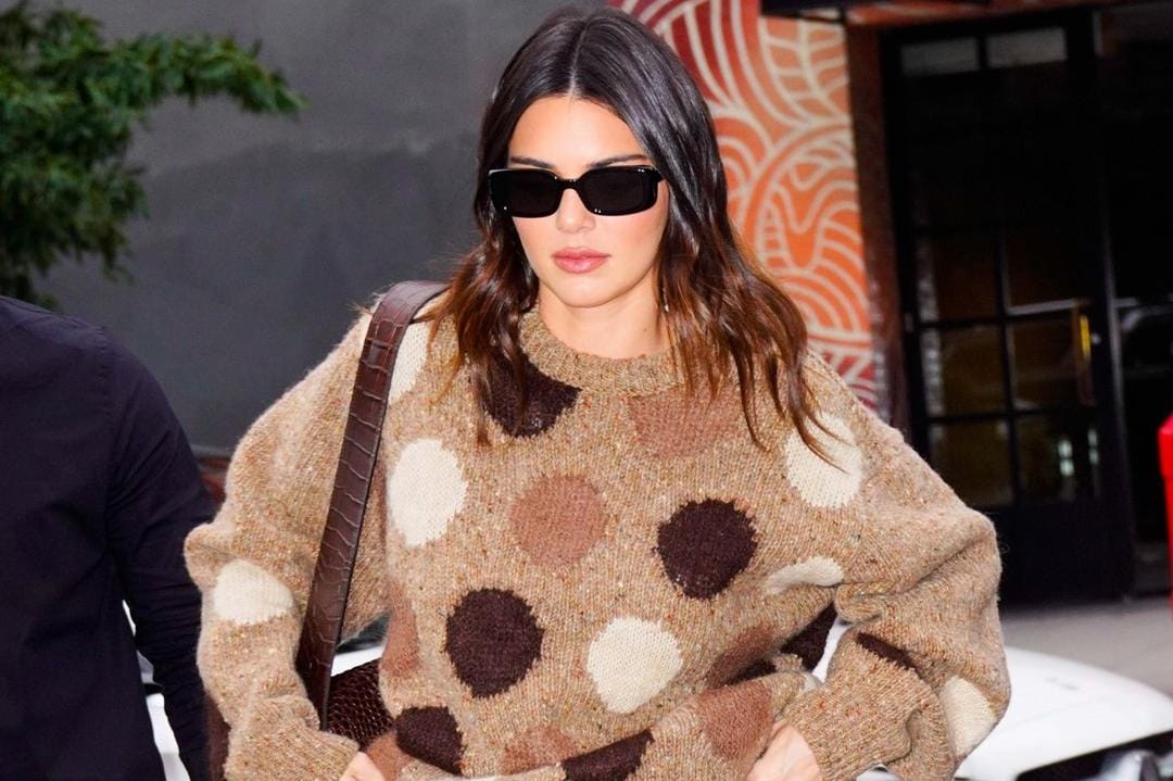 Intip Gaya Kendall Jenner Memadu-padankan Outfit Bernuansa Earth Tone